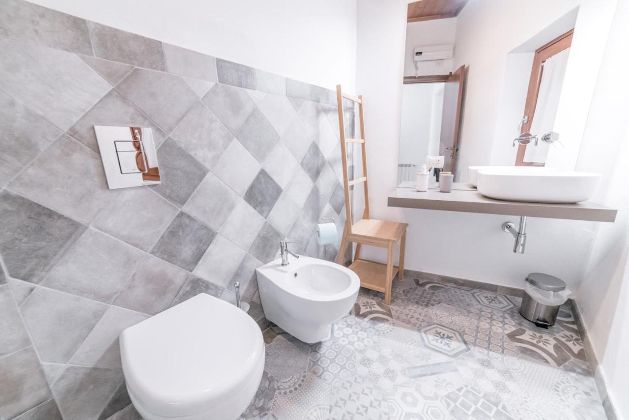 Yenne Rooms Wifi-Ac Cagliari Exterior photo